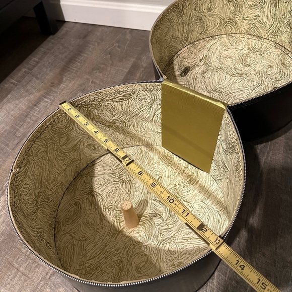 Vintage Black Round Leather Hat Box with zipper and handle - Picture 7 of 7